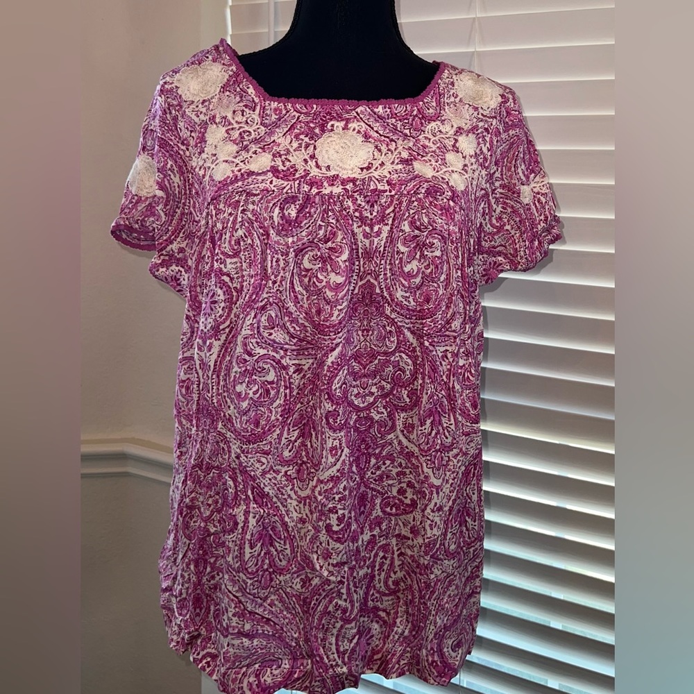 Savannah Jane embroidered top. Size small